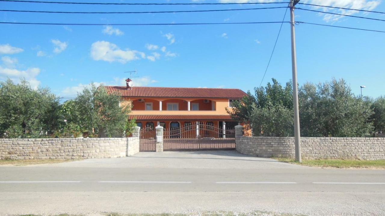 Apartment Dorina Buje Zewnętrze zdjęcie